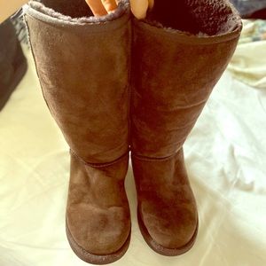 Chocolate brown size 8 Uggs